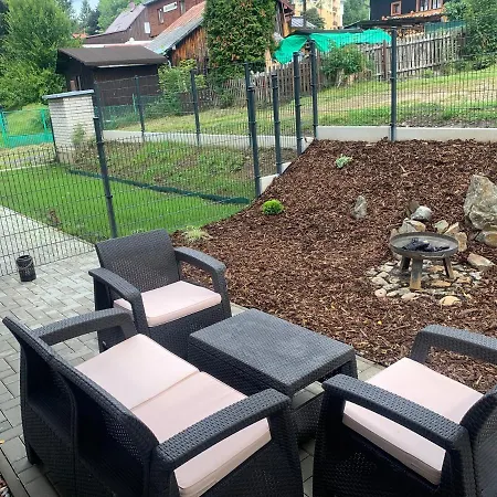 아파트 Apartman V Centru Zelezne Rudy Se Zahradkou